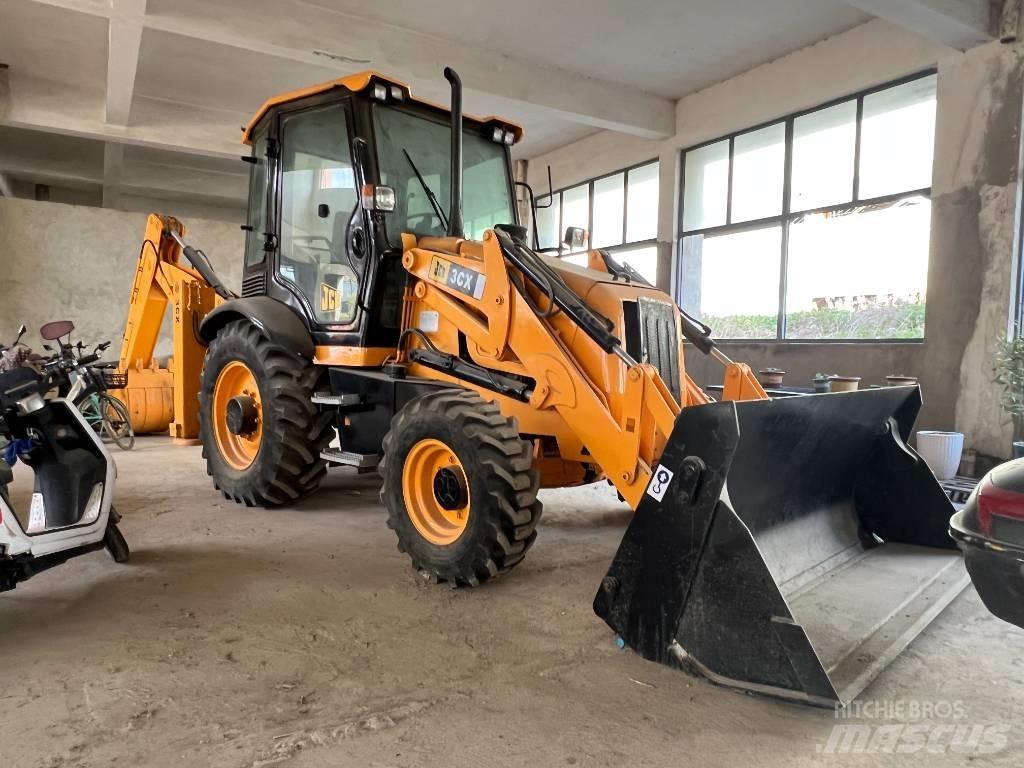 JCB 3 CX Kaivurikuormaajat