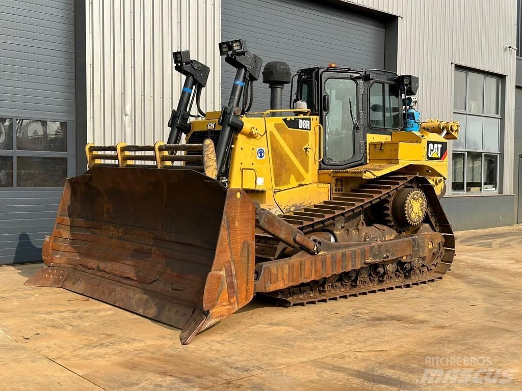 CAT D8R Telaketjupuskutraktorit