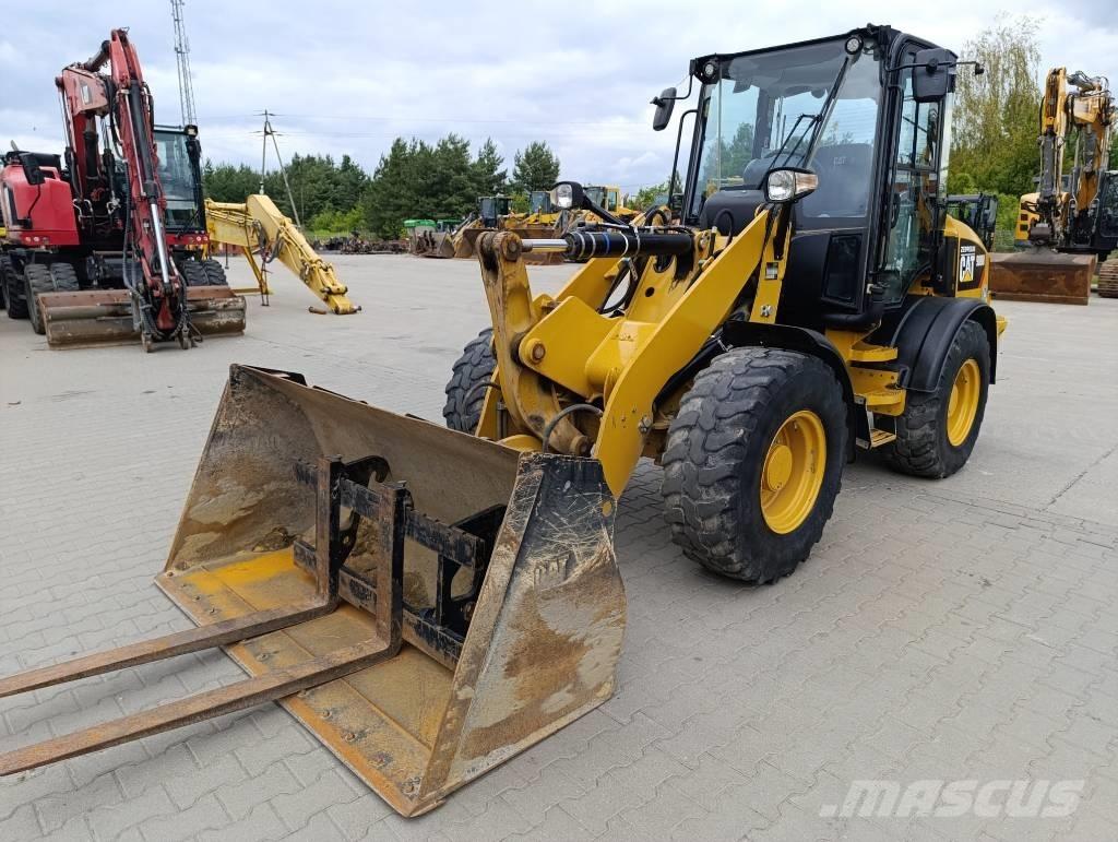 CAT 908M Pyöräkuormaajat