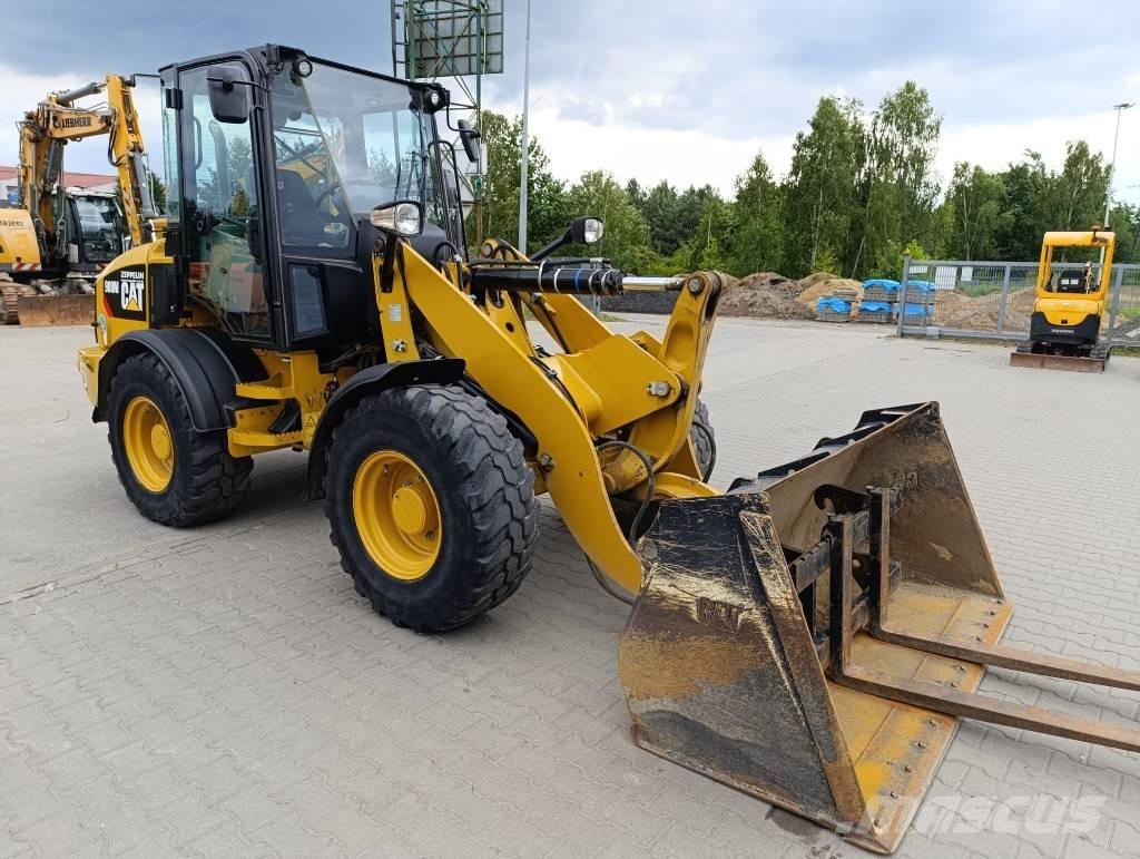 CAT 908M Pyöräkuormaajat