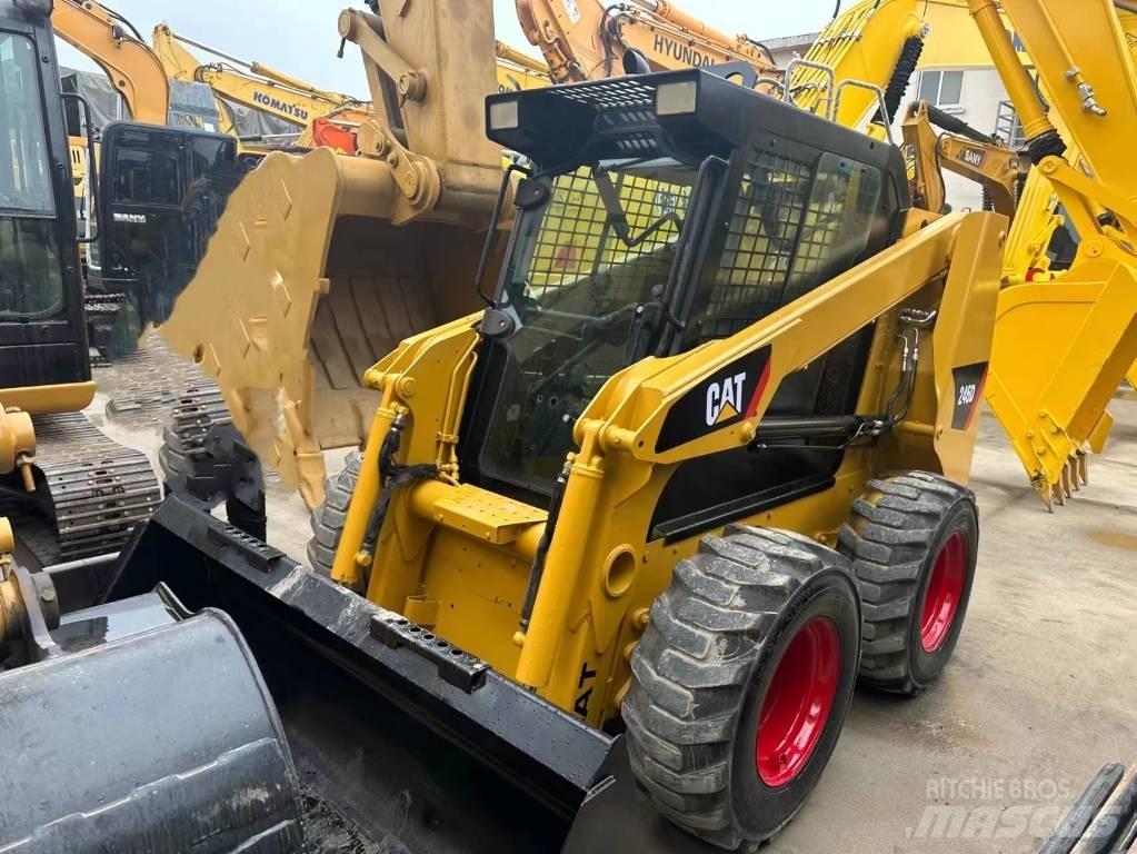 CAT 246 D Liukuohjatut kuormaajat
