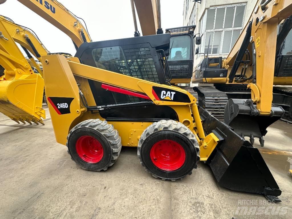CAT 246 D Liukuohjatut kuormaajat