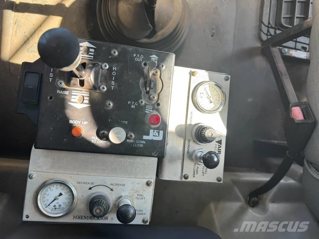 Mack GU813 Sora- ja kippiautot