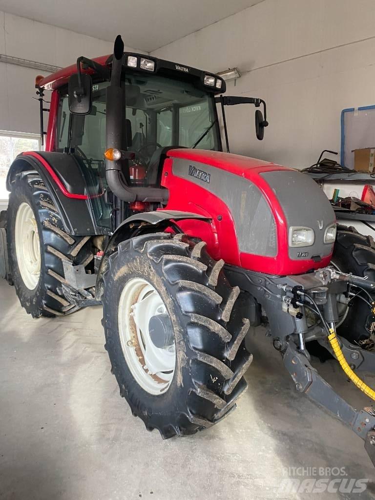 Valtra N 101 Traktorit