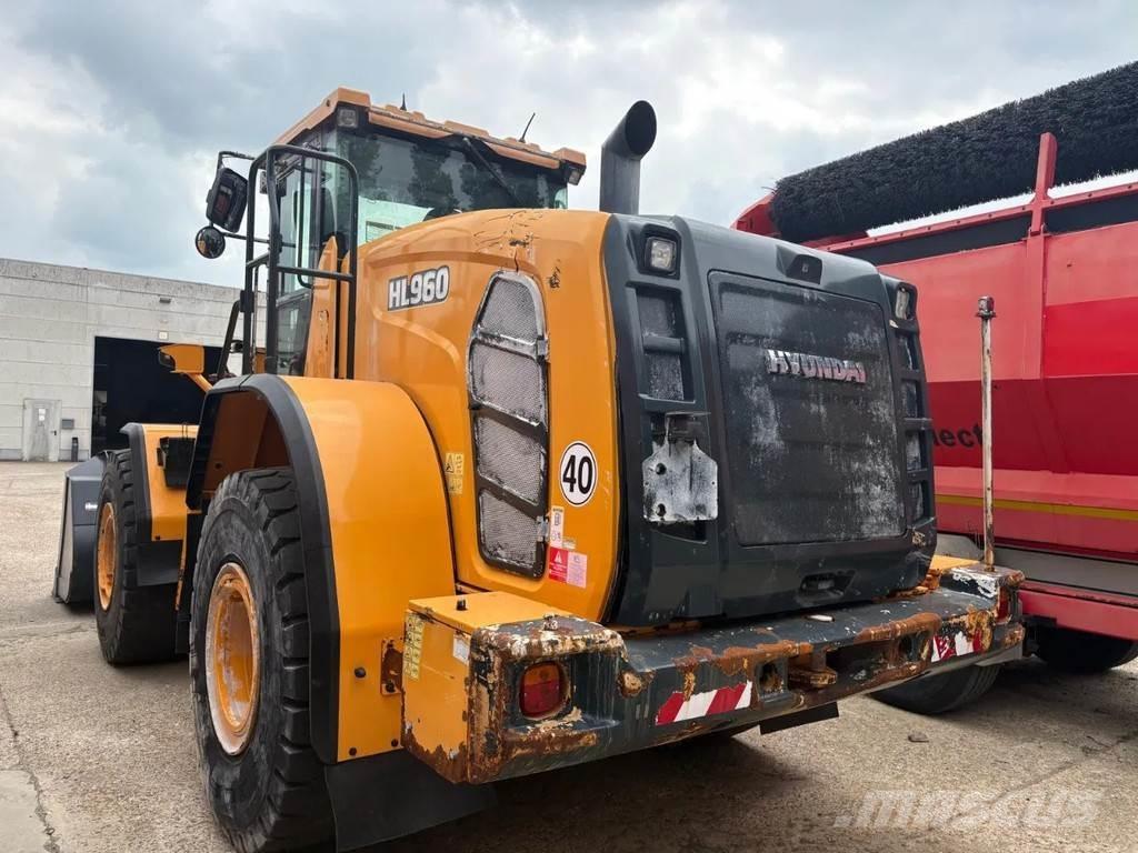 Hyundai HL960 Pyöräkuormaajat