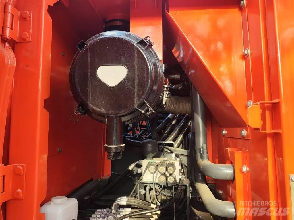 Doosan DX300LC-9c Telakaivukoneet