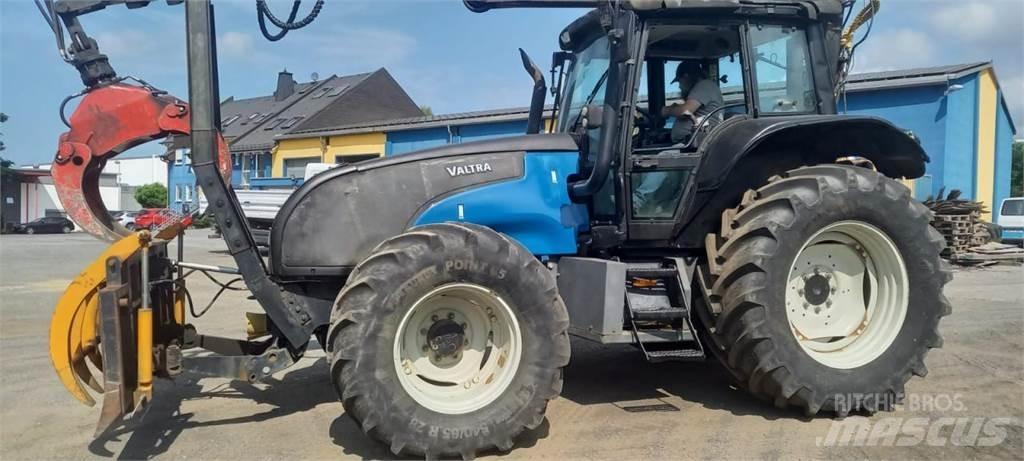 Valtra T130 Traktorit