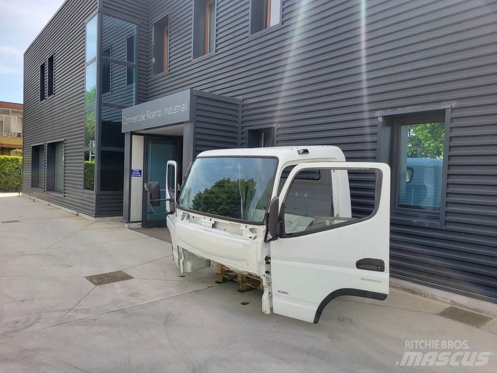 Mitsubishi Fuso "C" Ohjaamot ja sisustat