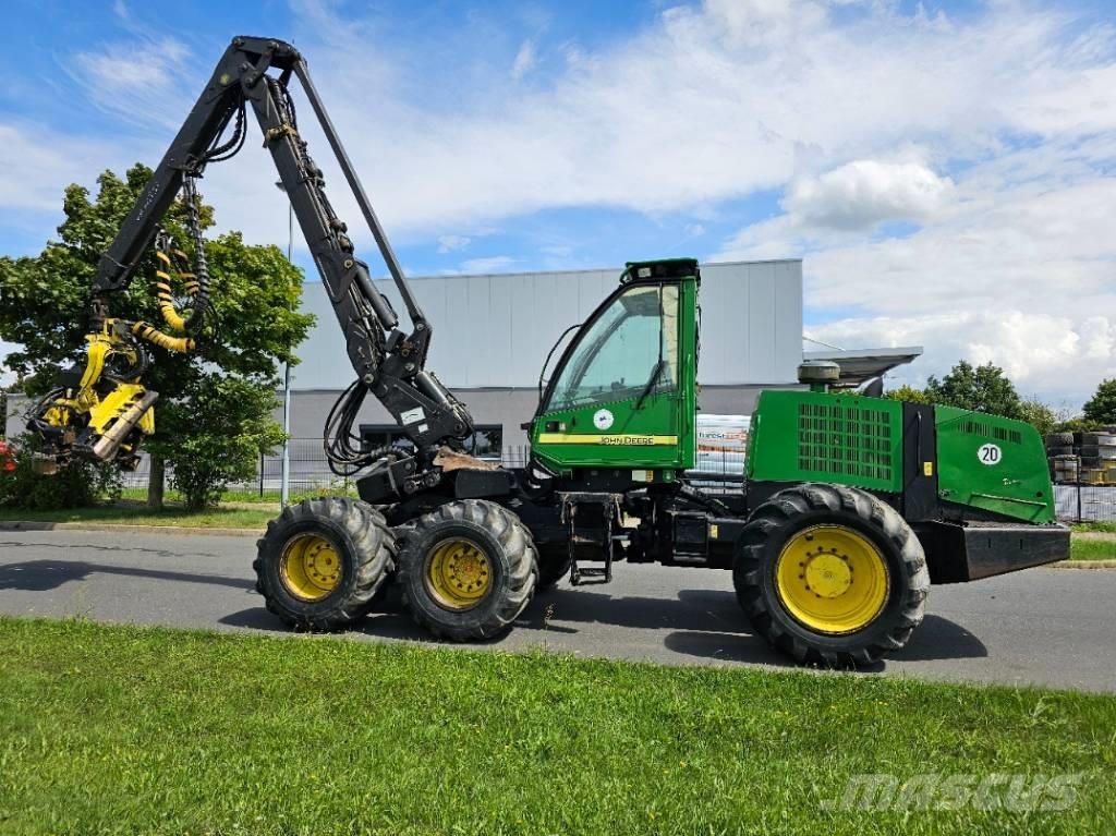 John Deere 1270 D Harvesterit