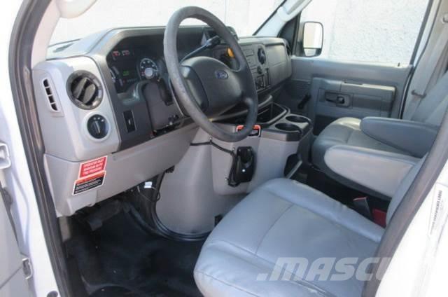 Ford E350 Hinausautot