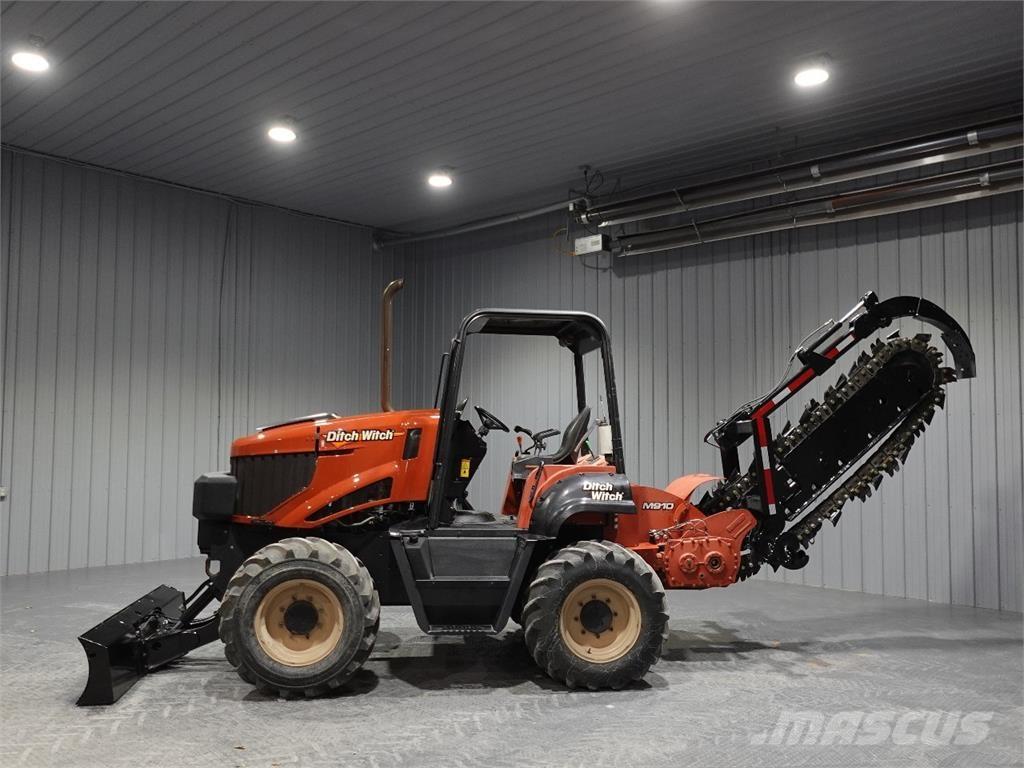 Ditch Witch RT100 Ketjukaivurit