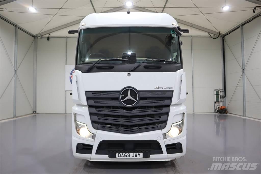 Mercedes-Benz Actros 2545 Vetopöytäautot