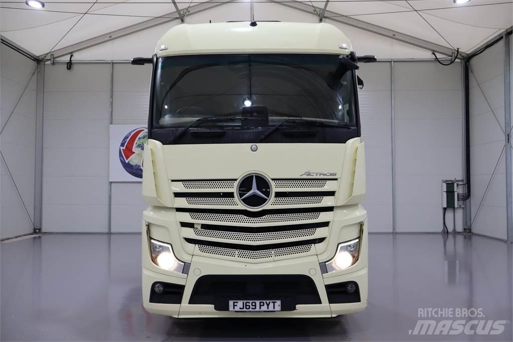 Mercedes-Benz Actros 2545 Vetopöytäautot