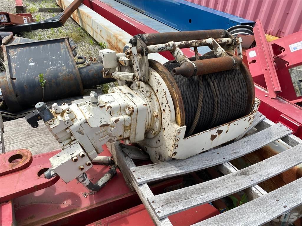 Terex  Nostimet ja tavarahissit
