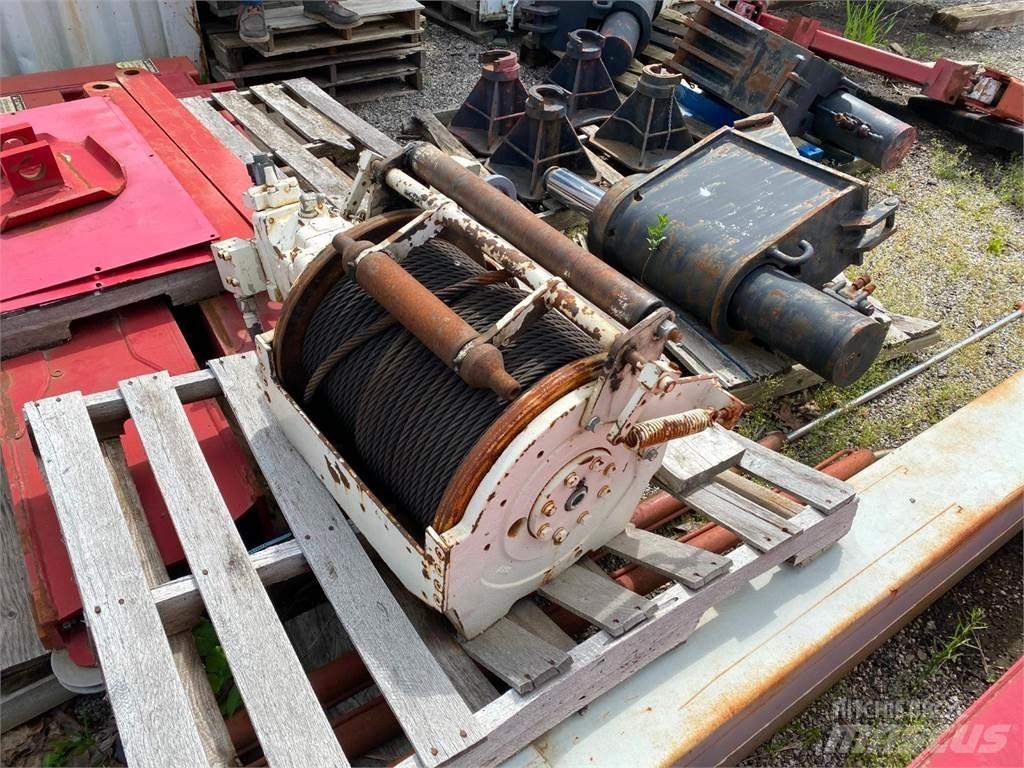 Terex  Nostimet ja tavarahissit