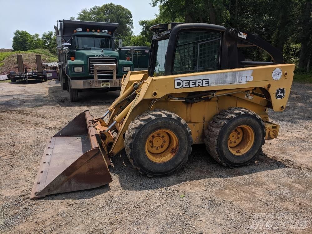 John Deere 328 Liukuohjatut kuormaajat