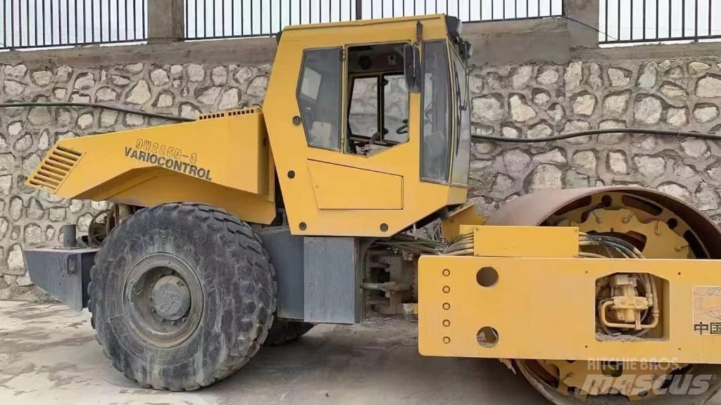 Bomag bw225d-3 Yksivalssijyrät