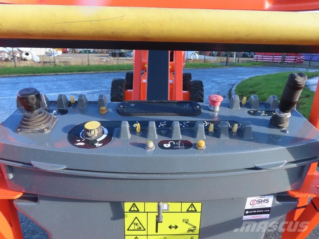 JLG 660 SJ Teleskooppipuominostimet