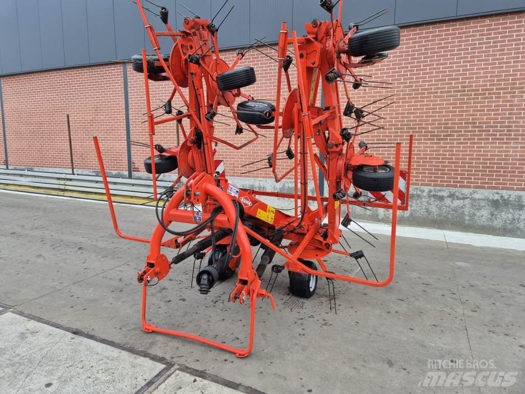 Kuhn 8702 Pöyhimet ja haravat