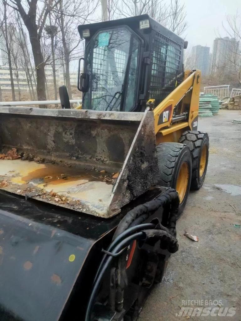 CAT 226 B Liukuohjatut kuormaajat