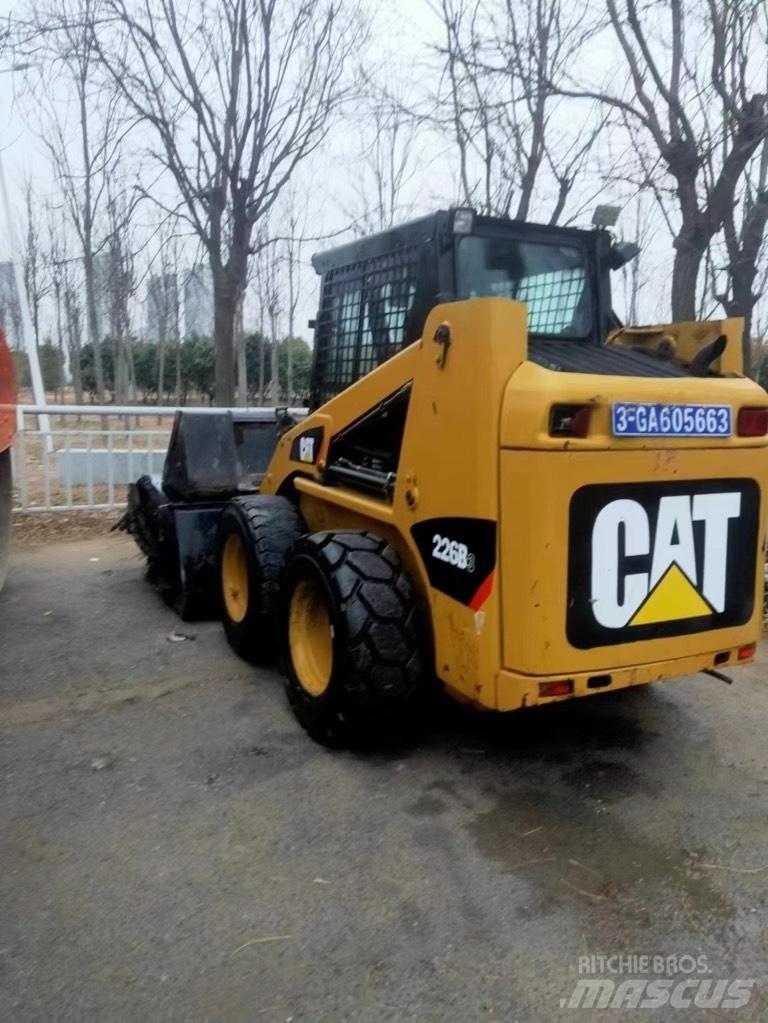 CAT 226 B Liukuohjatut kuormaajat