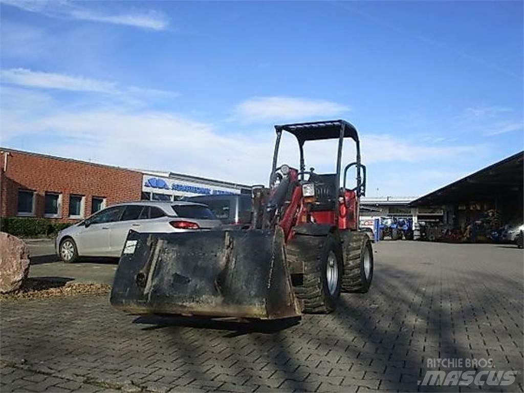 Schäffer 2430 Pyöräkuormaajat