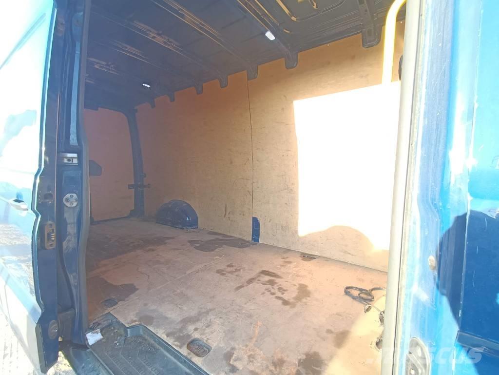 Volkswagen Crafter Pakettiautot