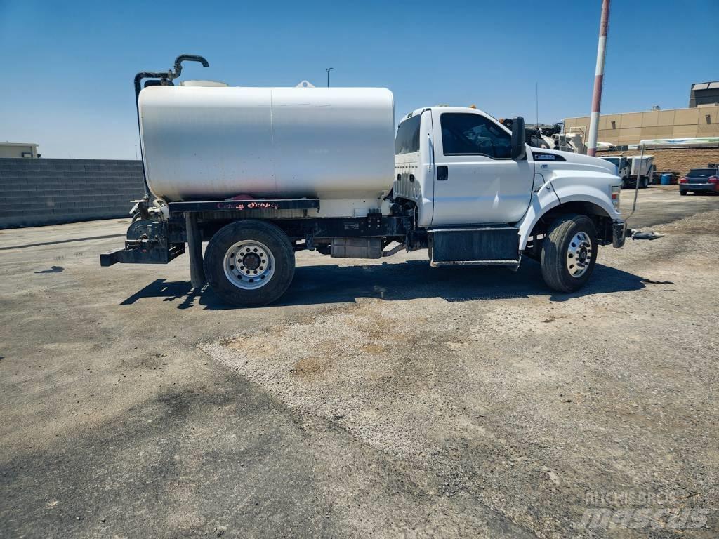 Ford F 650 SD Vesisäiliöautot