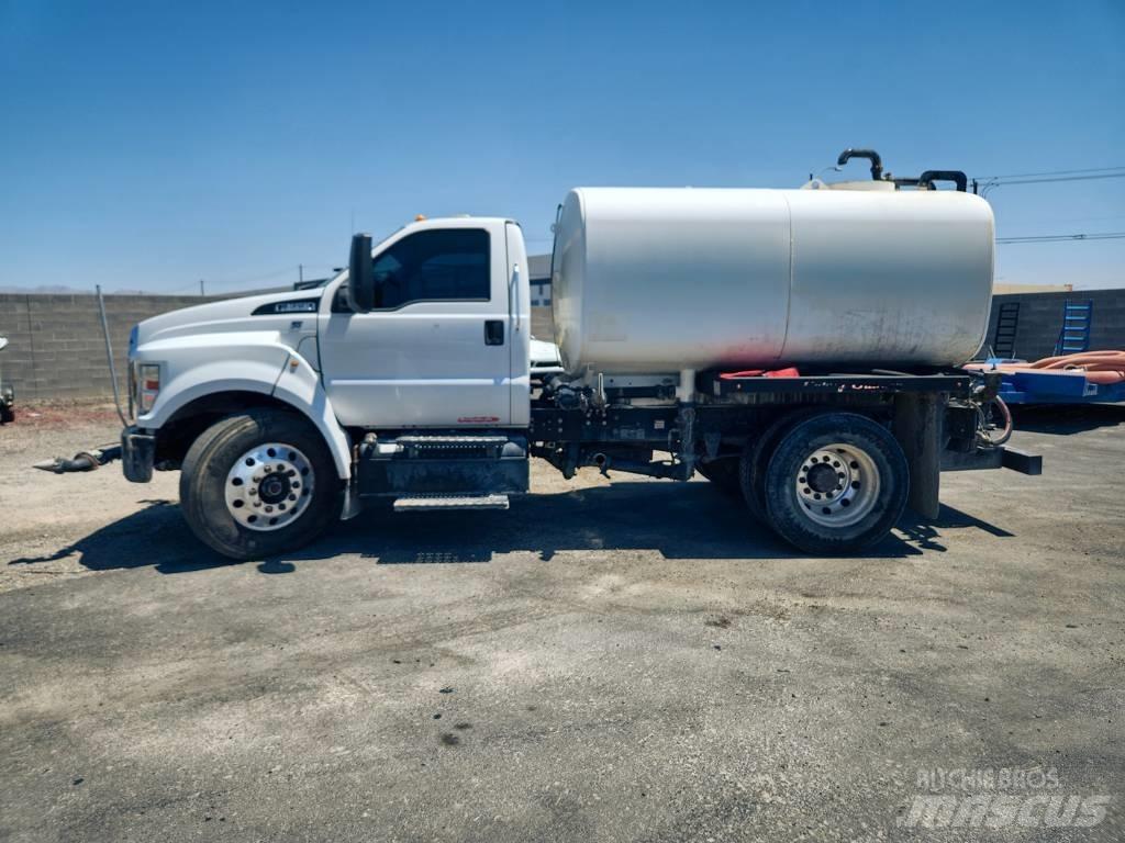Ford F 650 SD Vesisäiliöautot