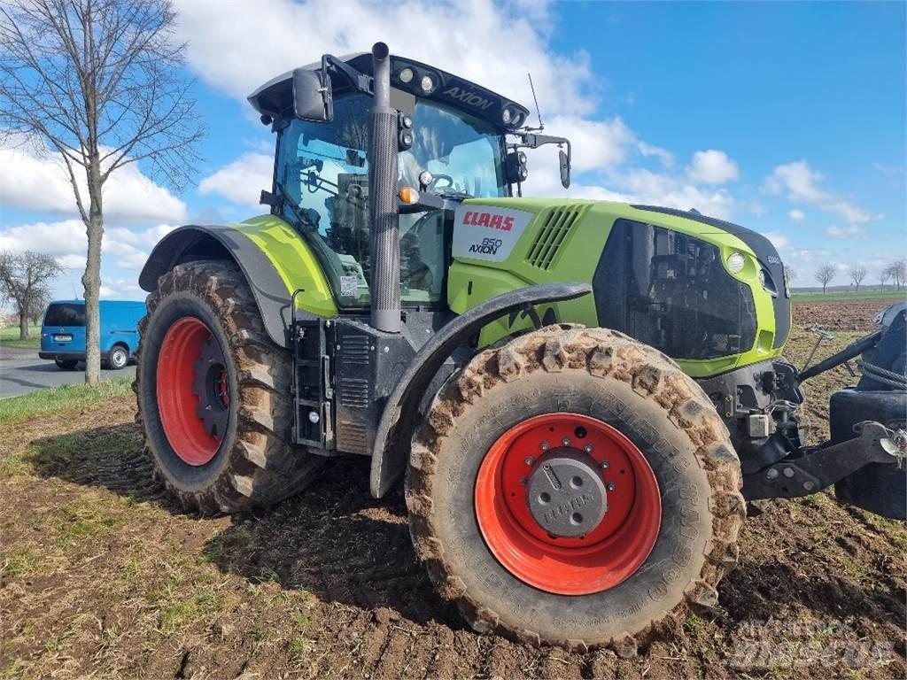 CLAAS Axion 850 Traktorit