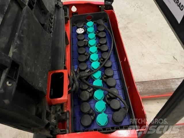 Linde T 18 Lavansiirtotrukit