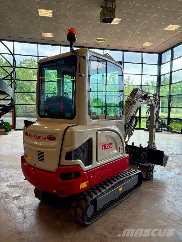 Takeuchi TB 225 Minikaivukoneet < 7t