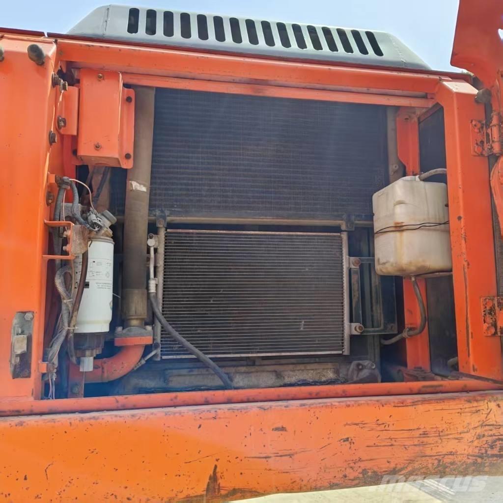 Doosan DX 300 LC Telakaivukoneet