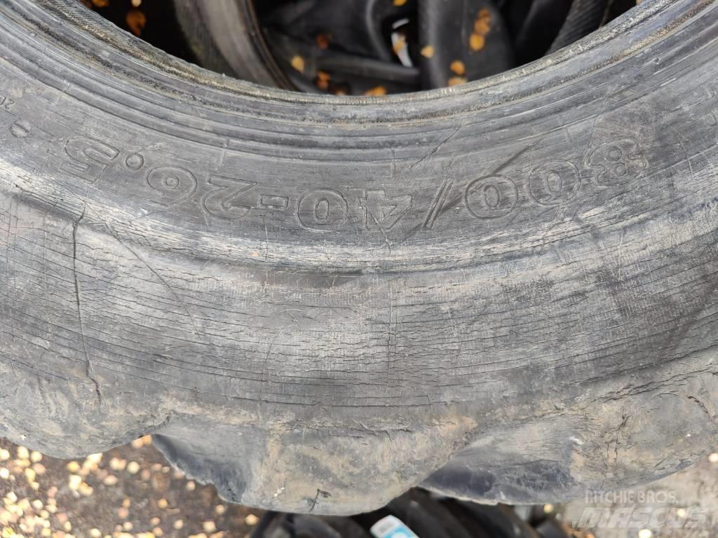 Nokian 800/40-26,5 Renkaat ja vanteet