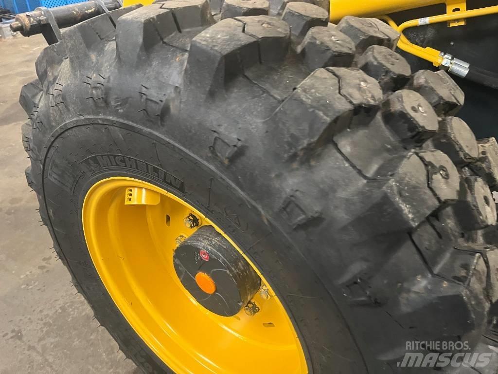 Komatsu WA100-8 Pienkuormaajat