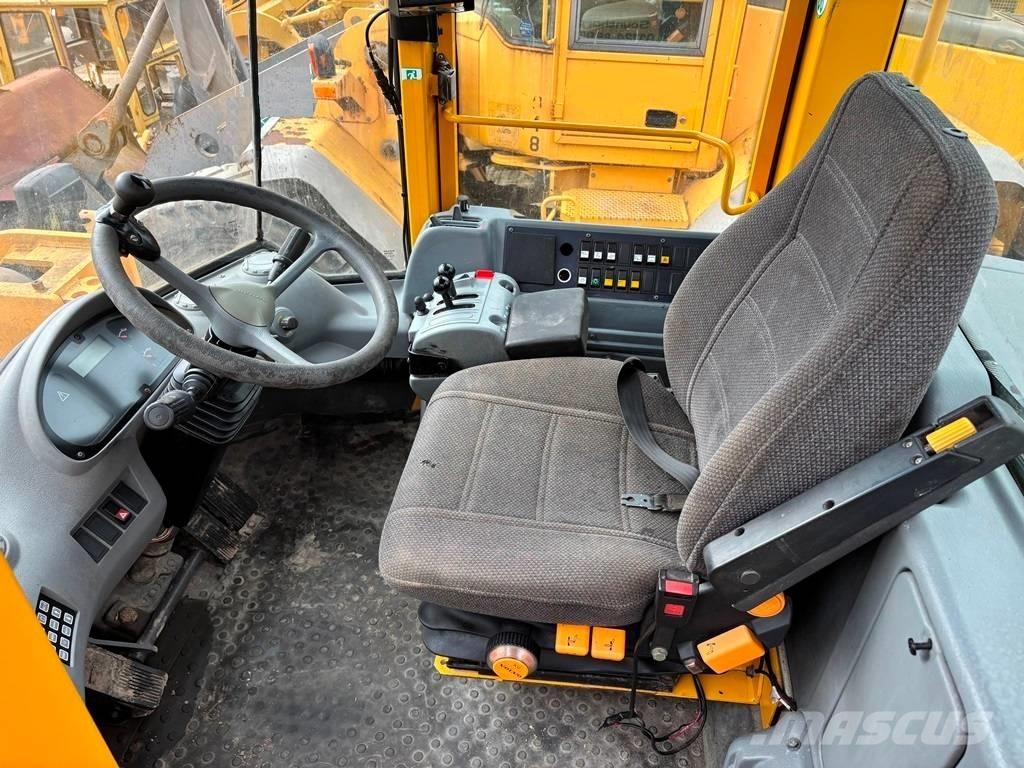 Volvo L 120 E Pyöräkuormaajat