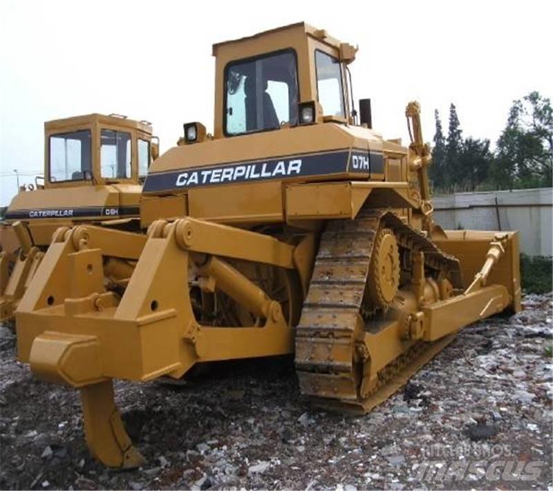 CAT D7H Telaketjupuskutraktorit