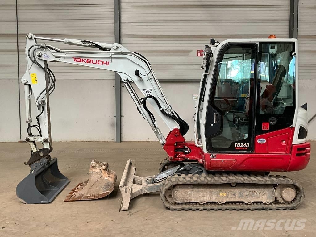 Takeuchi TB 240 Minikaivukoneet < 7t