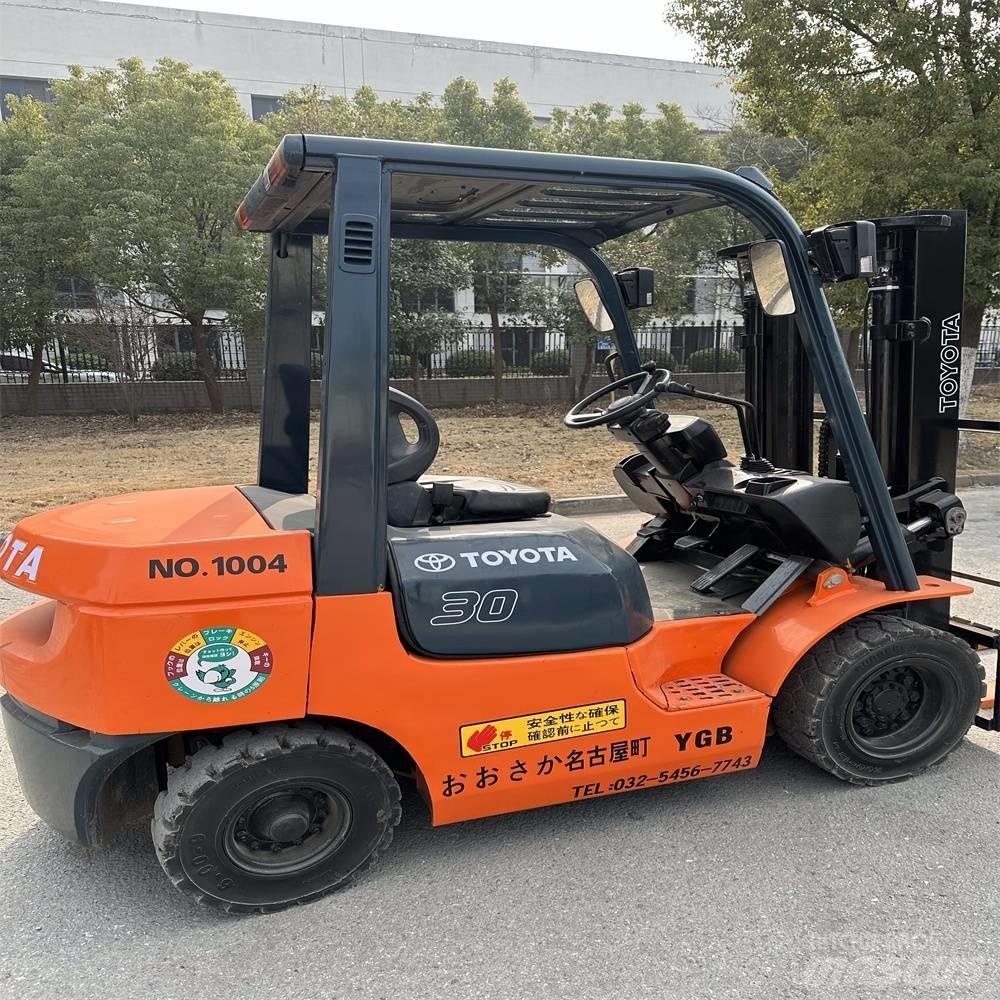 Toyota 02-7 FD F 30 Dieseltrukit