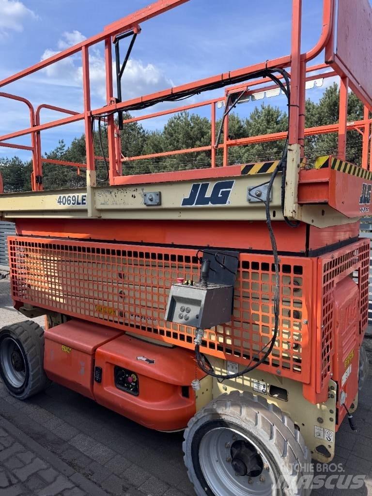 JLG 4069 Saksilavat