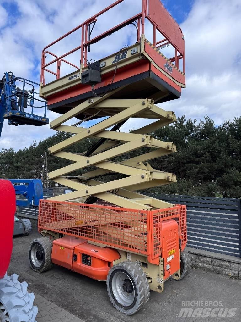 JLG 4069 Saksilavat