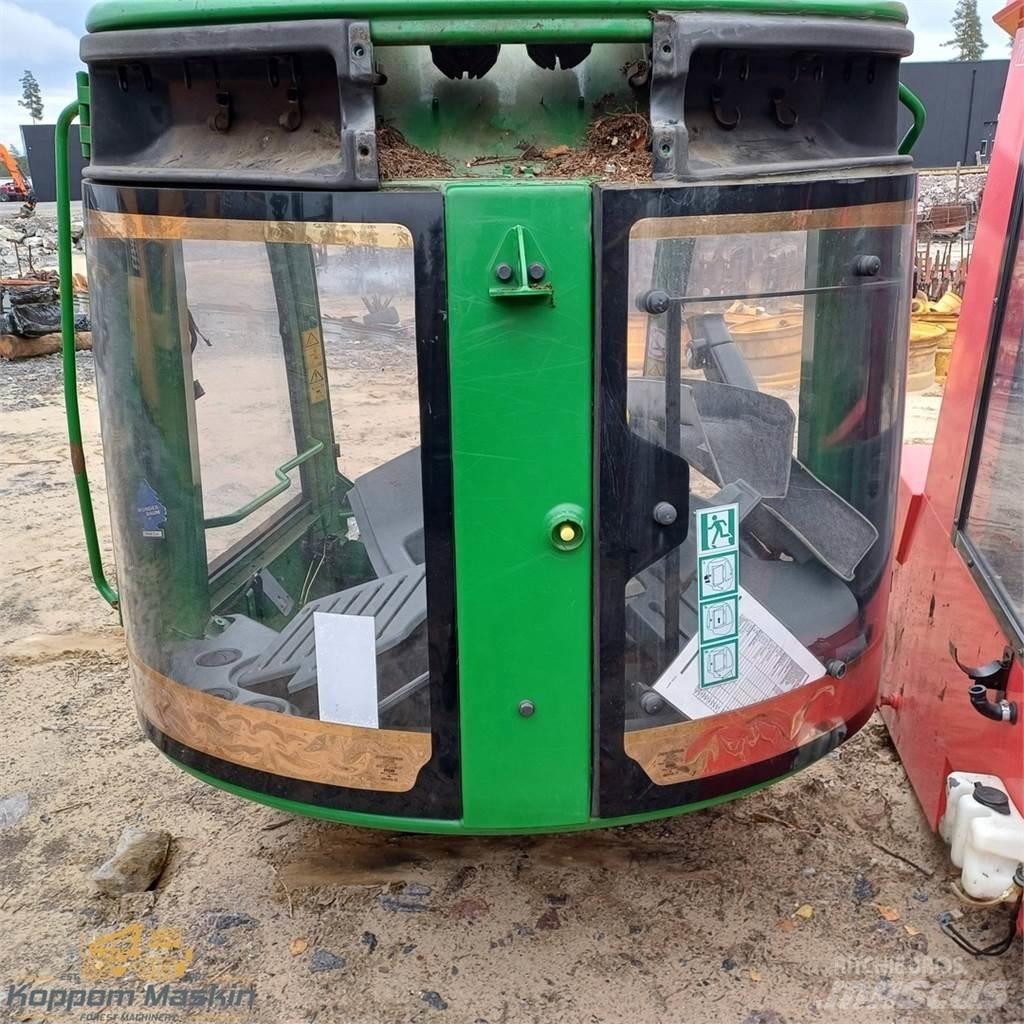 John Deere 1270e Ohjaamo ja sisusta