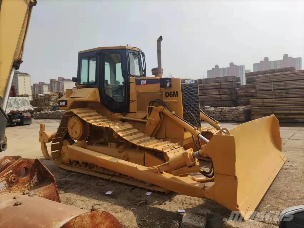 CAT D 6 M Telaketjupuskutraktorit