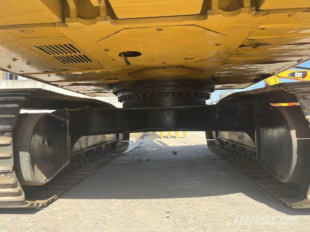 CAT 320 D Telakaivukoneet