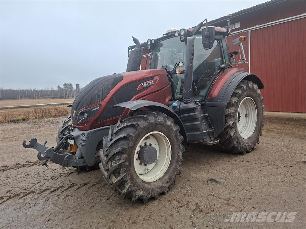 Valtra T154 Versu Traktorit