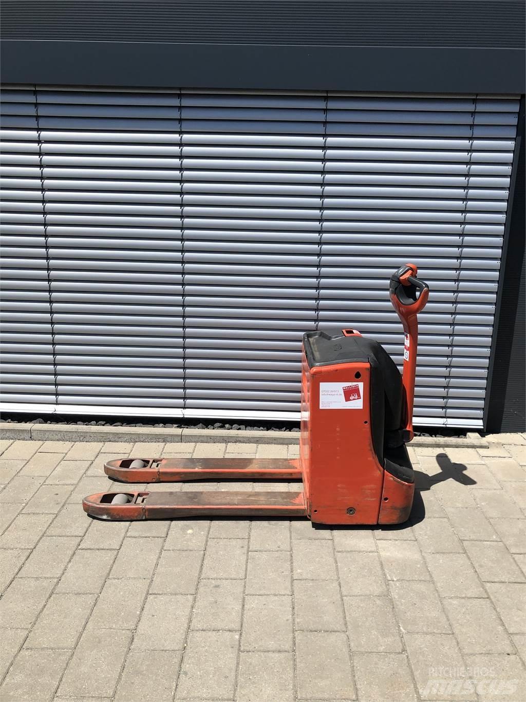 Linde T16 Lavansiirtotrukit