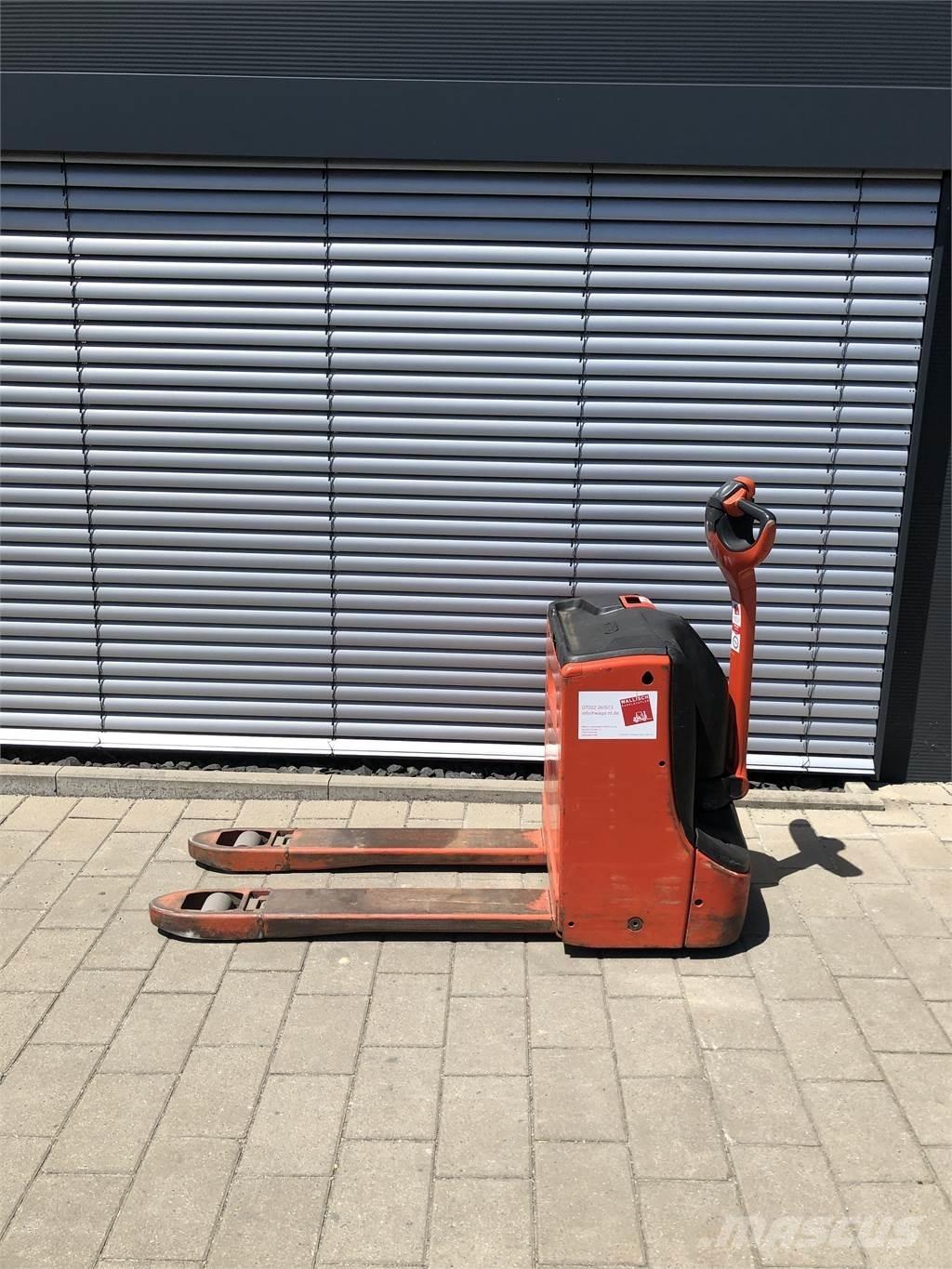 Linde T16 Käyden ajettavat pinoamistrukit