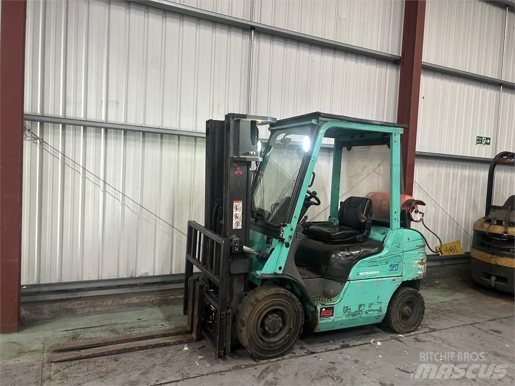 Mitsubishi FG25NT Nestekaasutrukit