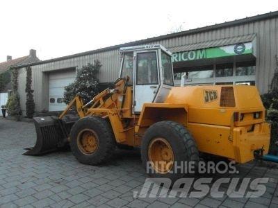 JCB 420 Pyöräkuormaajat