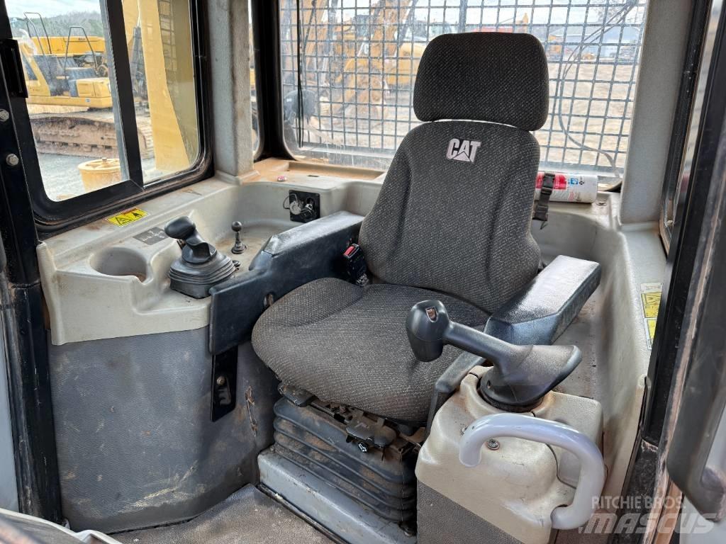 CAT D 6 T XL Telaketjupuskutraktorit